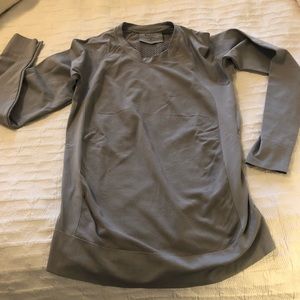 Athleta long sleeve work out top Heather Grey